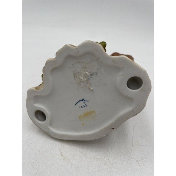 Vintage Porcelain Figurine Of Three Raccoons On Tree Stump With Leaves & Mushroo - Picture 5 of 8